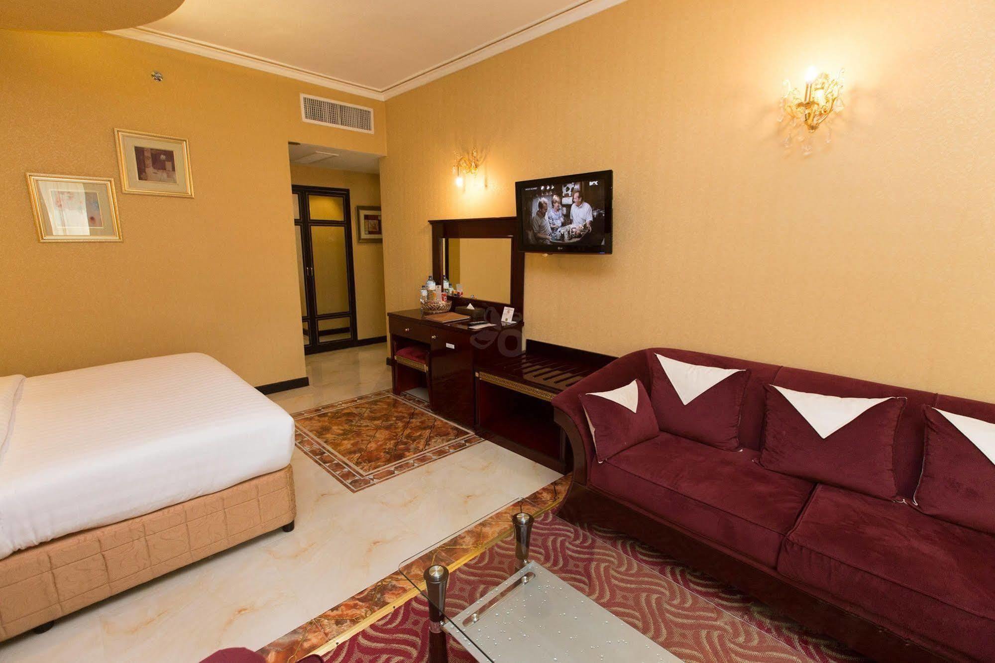 Comfort Inn Hotel Deira Dubai Exterior photo